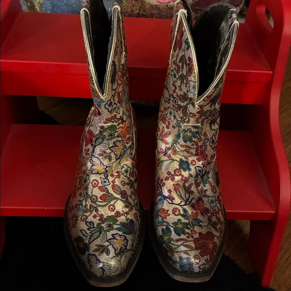 Roper Gold Floral Embroidered Faux leather Boots size 8 - Picture 4 of 12